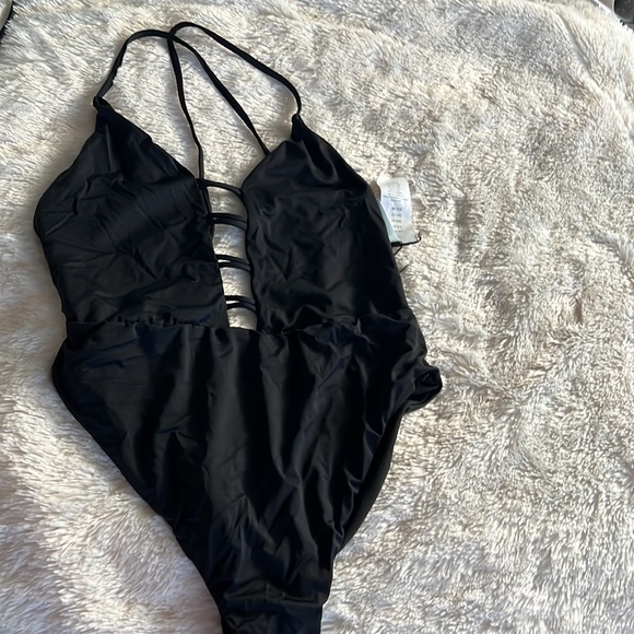 The bikini lab black swimsuit. - Picture 3 of 6